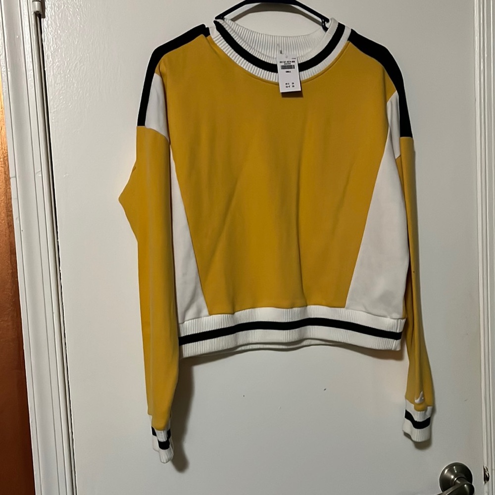 Long sleeve light weight sweatshirt from Hollister